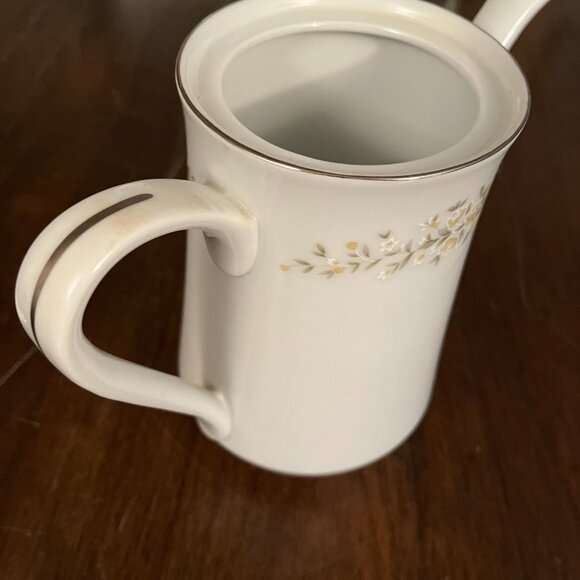 Crown Victoria - Carolyn - Coffee Pot & Lid - Picture 6 of 7